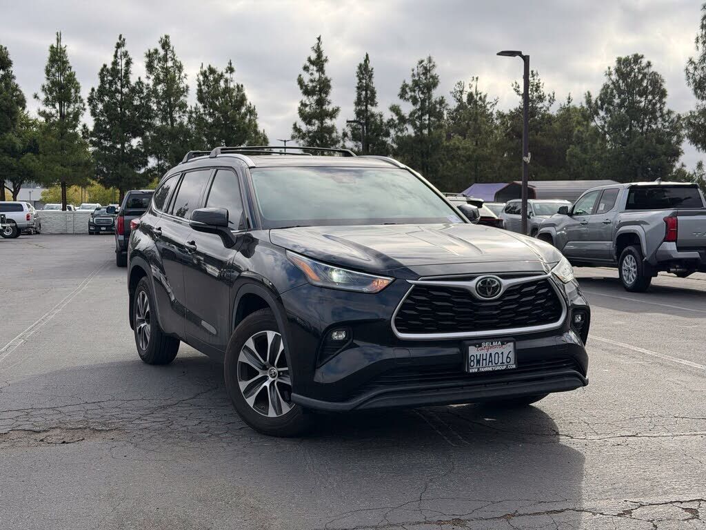 2021 TOYOTA Highlander