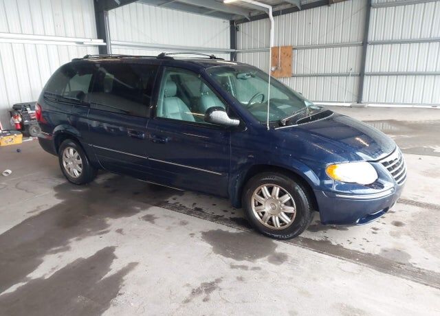 2005 CHRYSLER Town and Country
