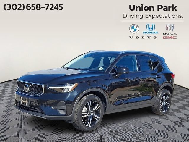 2023 VOLVO XC40