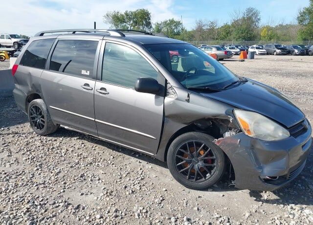 2004 TOYOTA Sienna