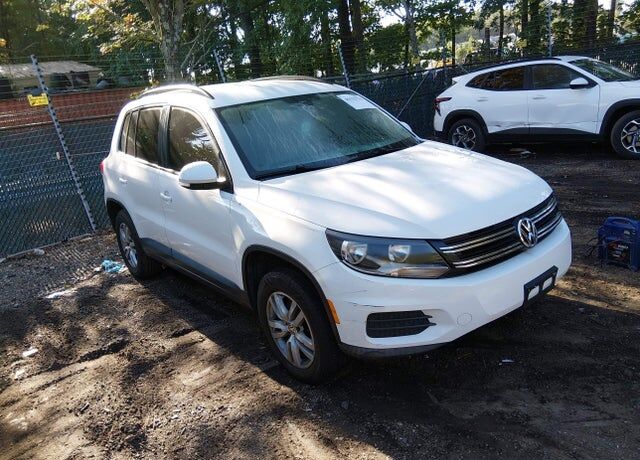 2016 VOLKSWAGEN Tiguan
