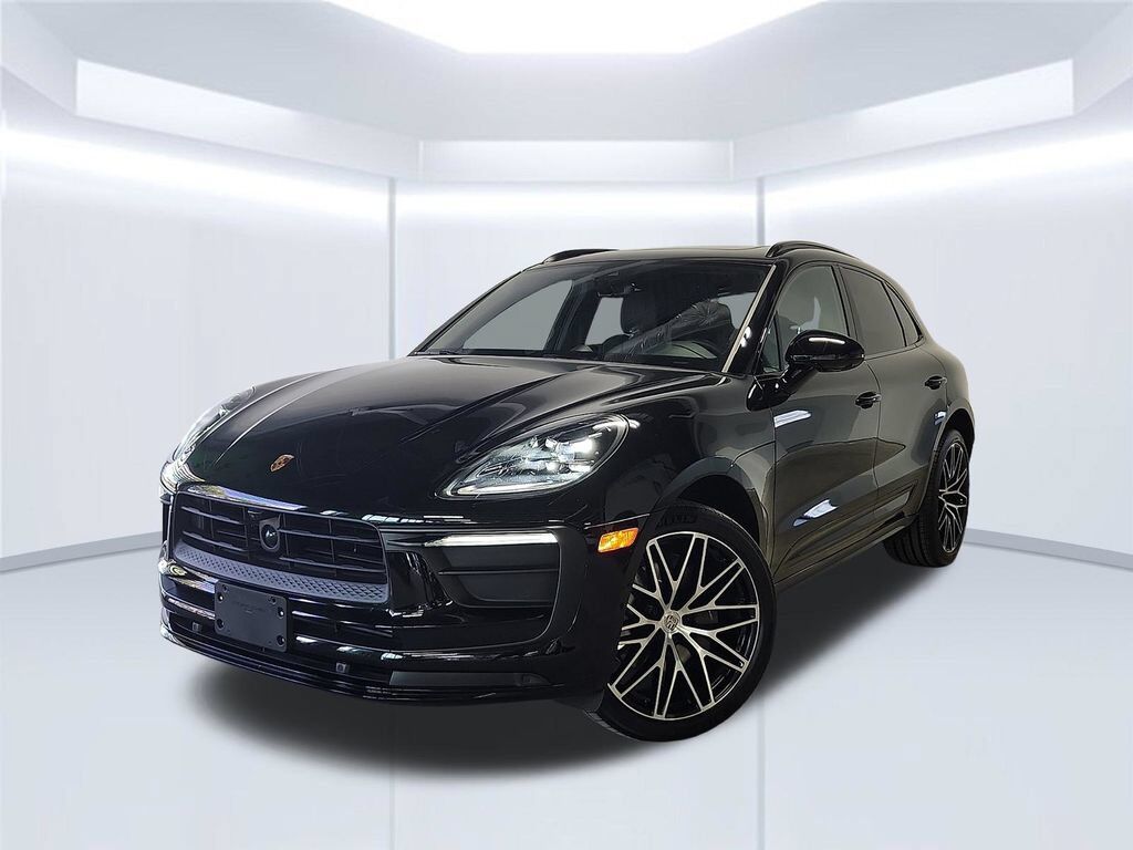 2026 PORSCHE Macan