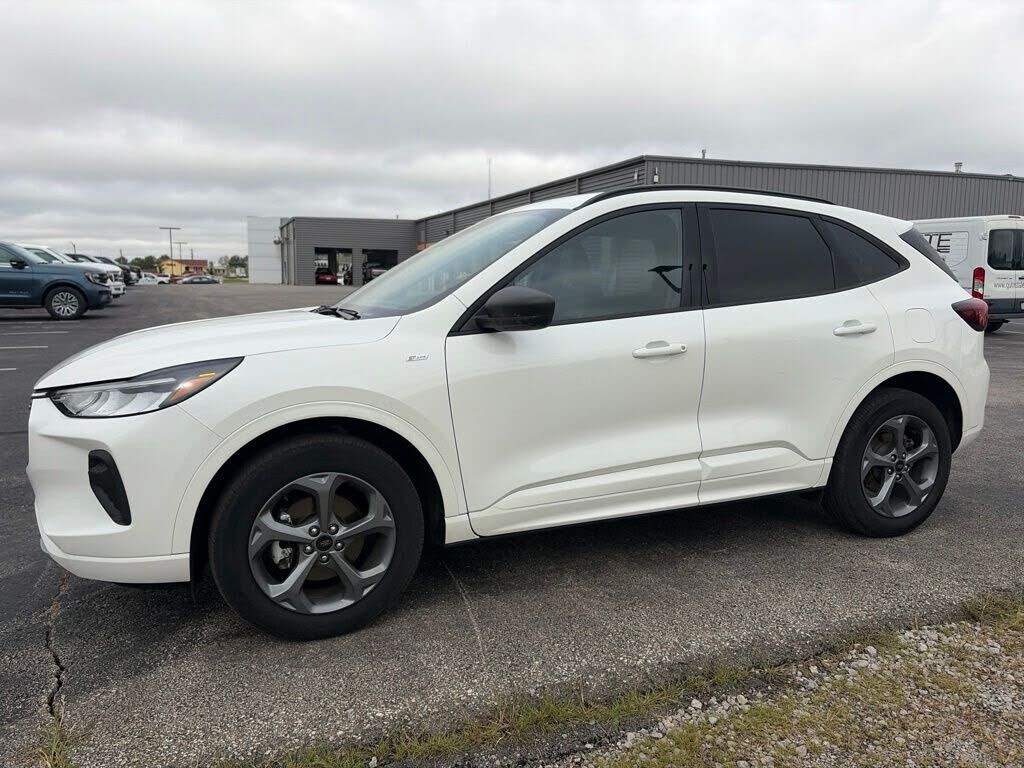 2024 FORD Escape