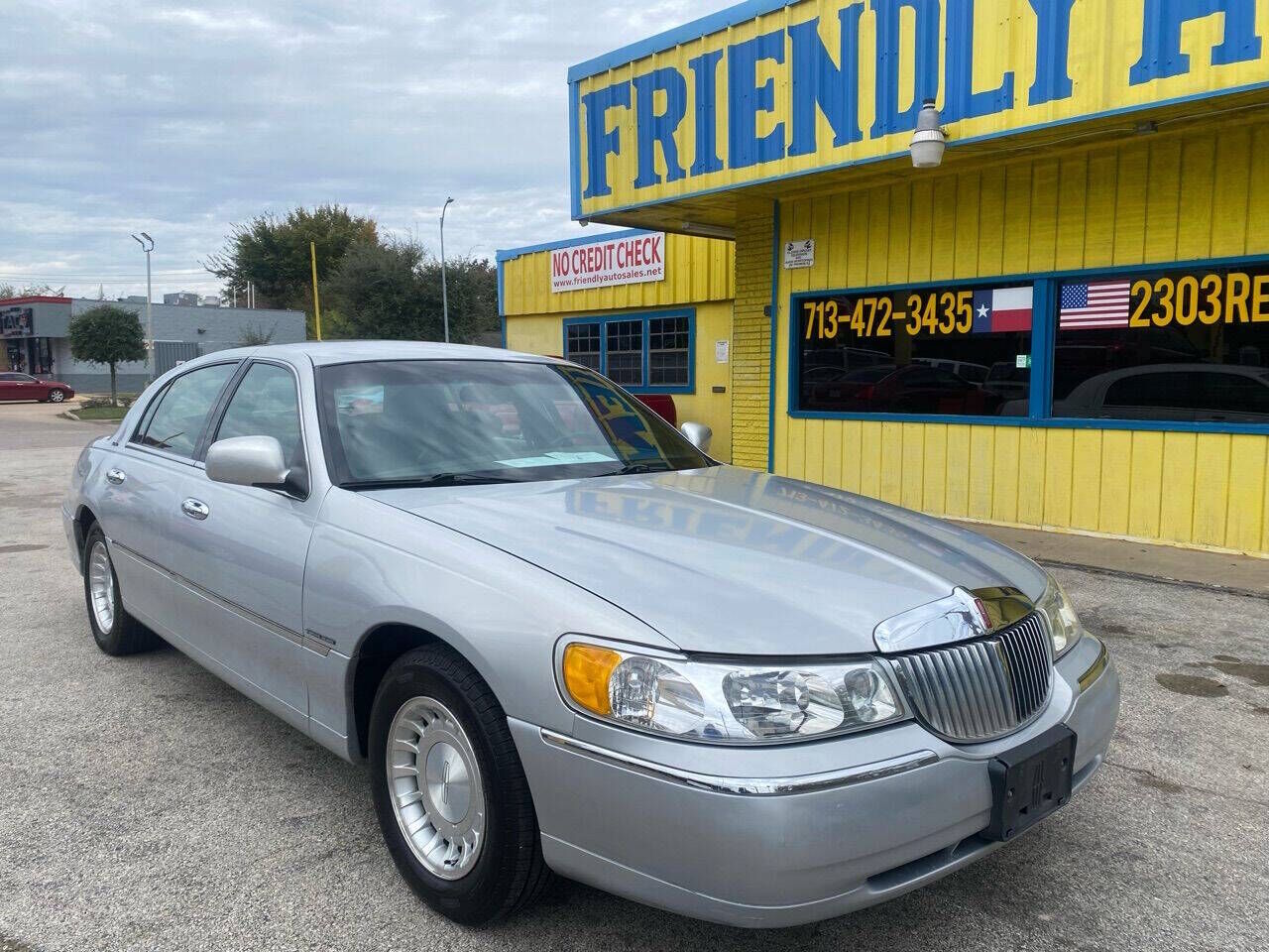 2002 LINCOLN Town Car
