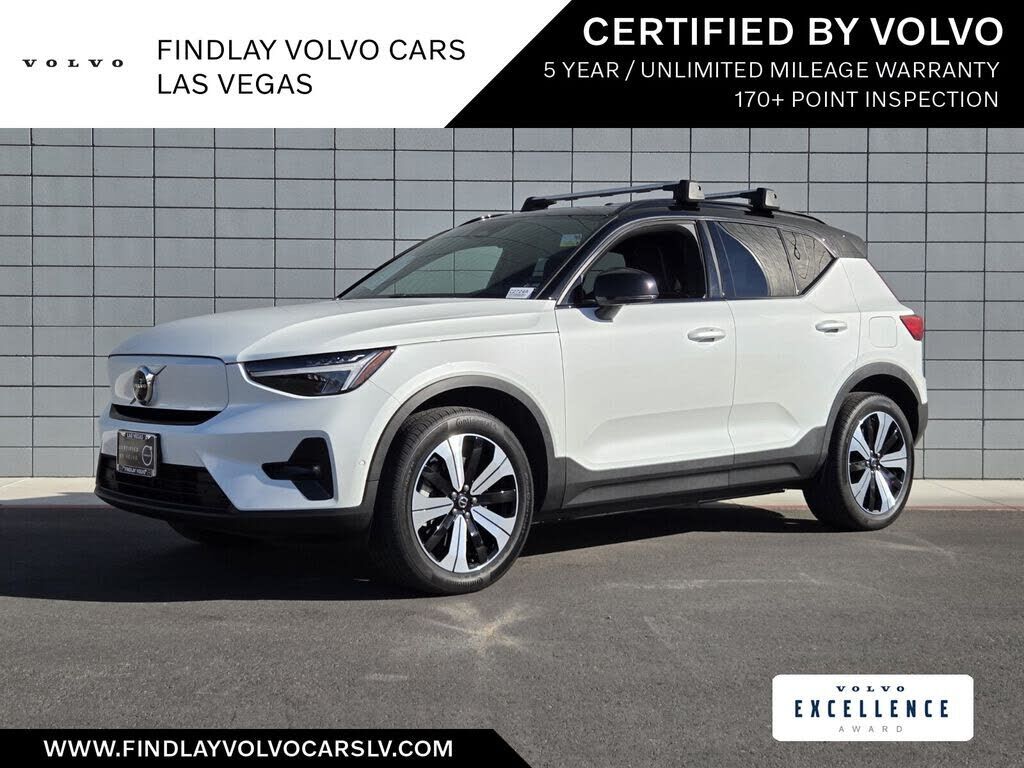 2023 VOLVO XC40