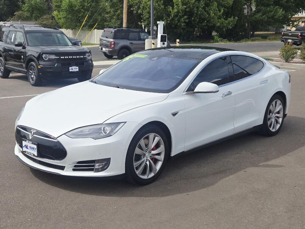 2015 TESLA Model S