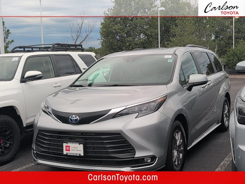 2025 TOYOTA Sienna