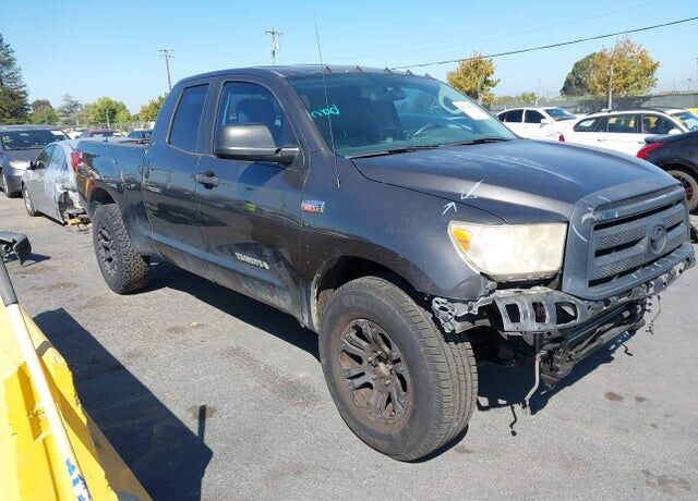 2011 TOYOTA Tundra