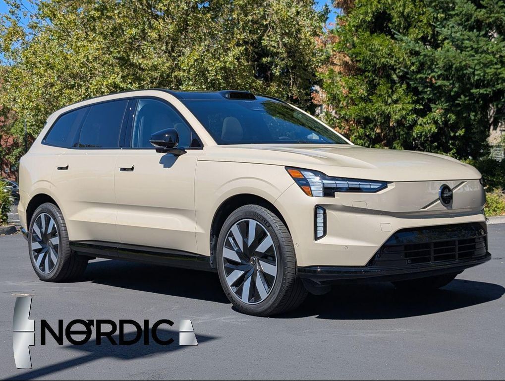 2025 VOLVO EX90