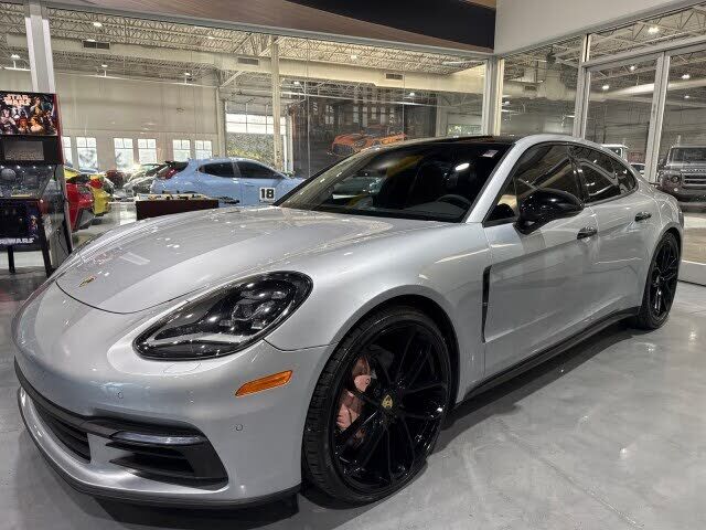 2018 PORSCHE Panamera