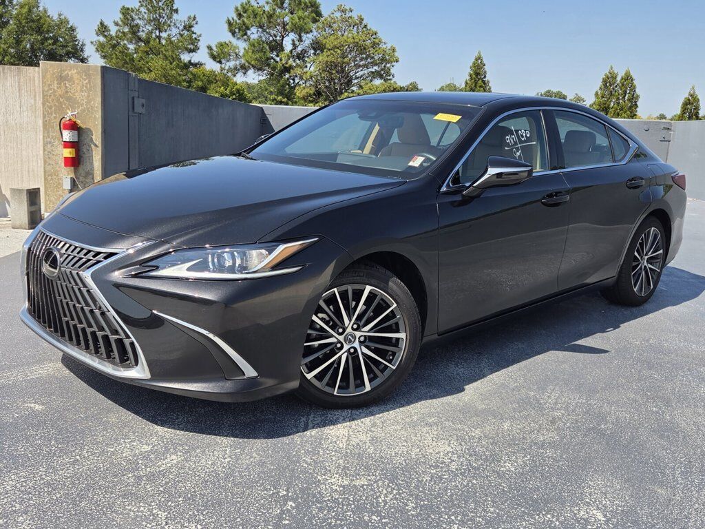 2025 LEXUS ES