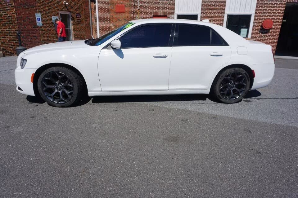 2019 CHRYSLER 300