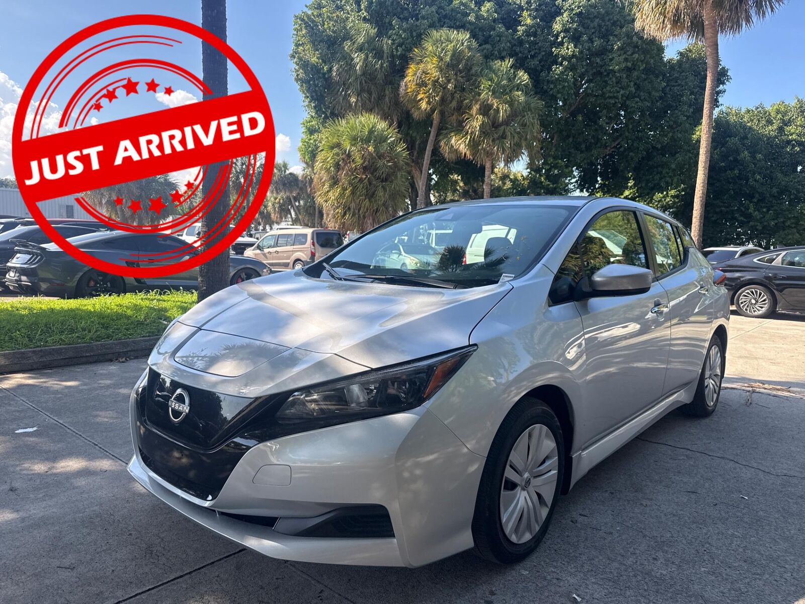 2025 NISSAN Leaf