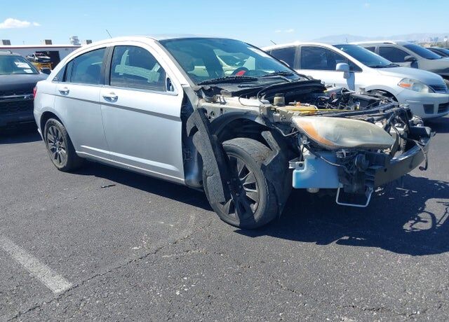 2011 CHRYSLER 200