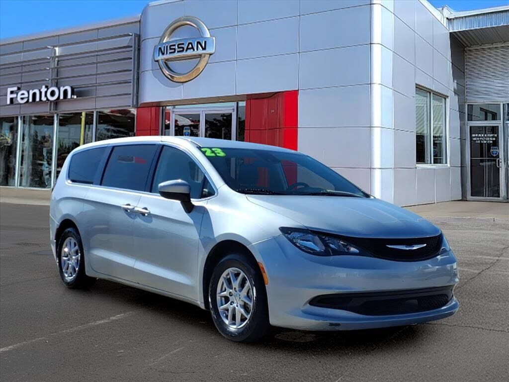 2023 CHRYSLER Voyager