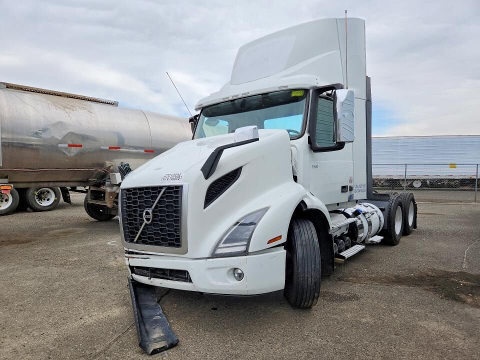 2020 VOLVO TRUCK VNR