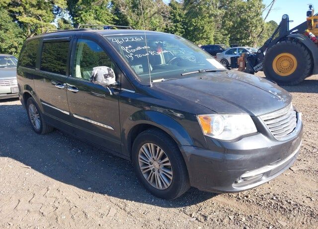 2014 CHRYSLER Town and Country