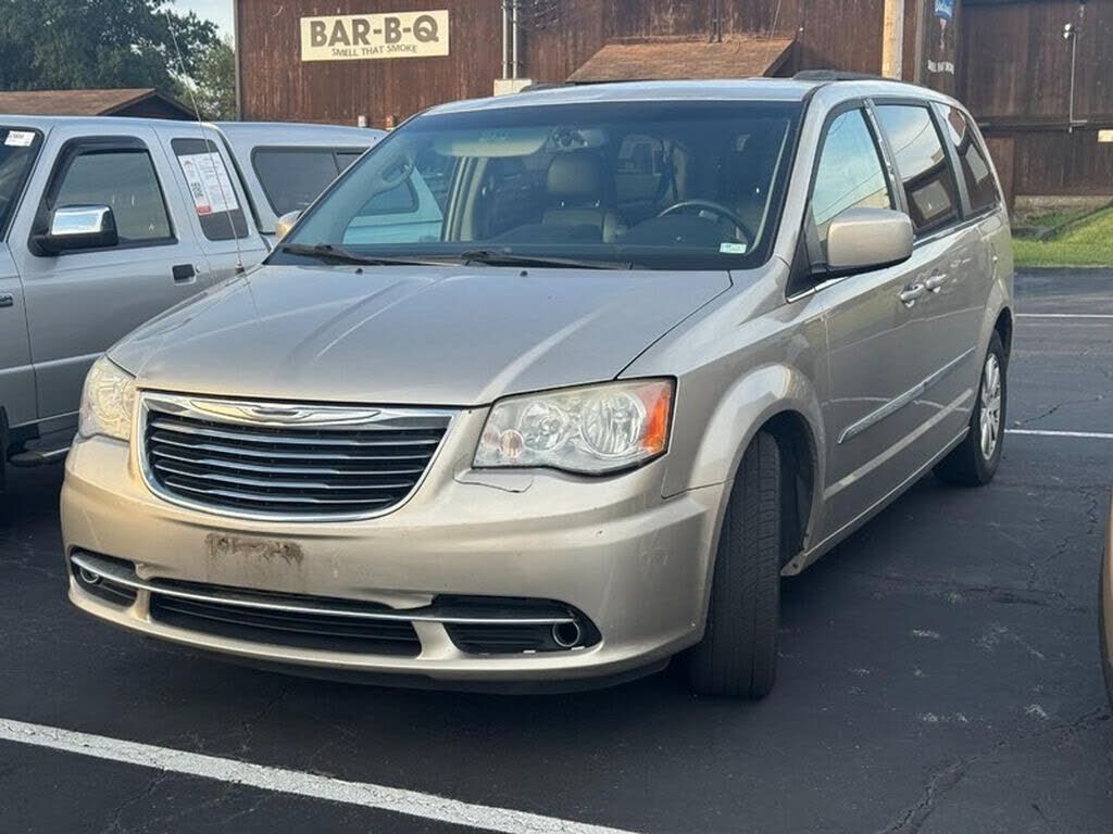 2013 CHRYSLER Town and Country