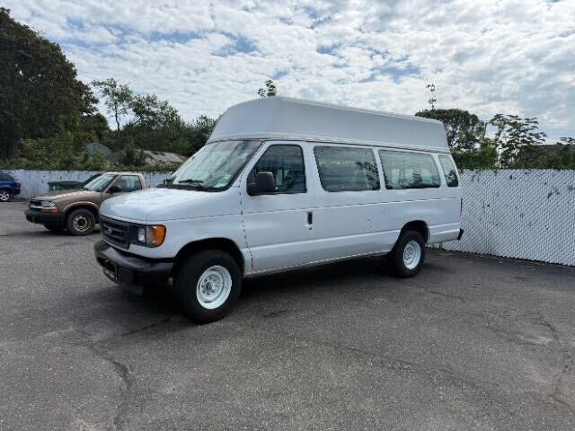 2005 FORD E-350