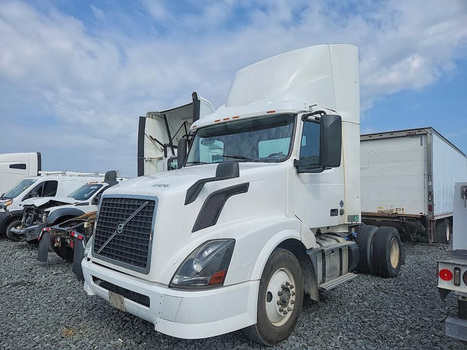 2017 VOLVO TRUCK VNL