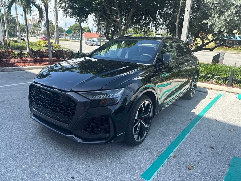 2022 AUDI RS Q8