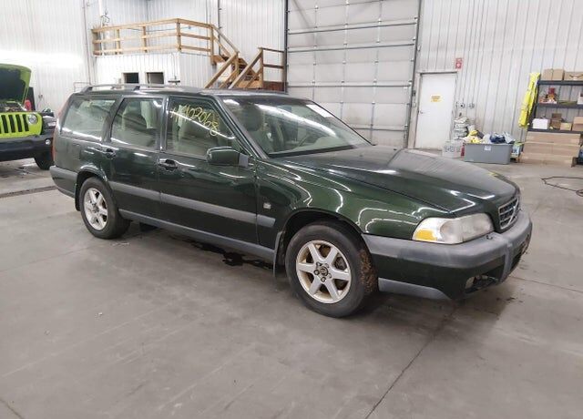 1999 VOLVO V70