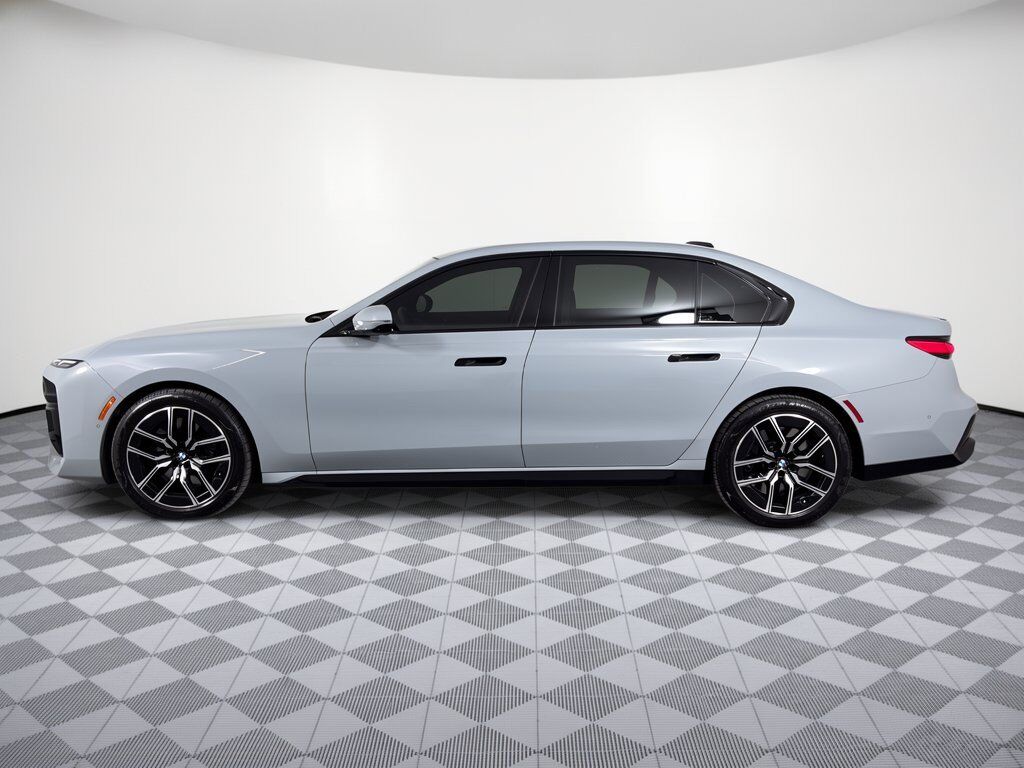 2023 BMW 760i