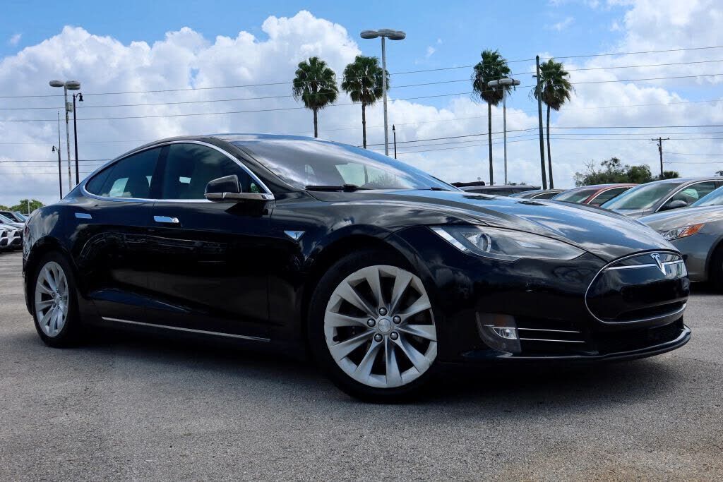 2015 TESLA Model S