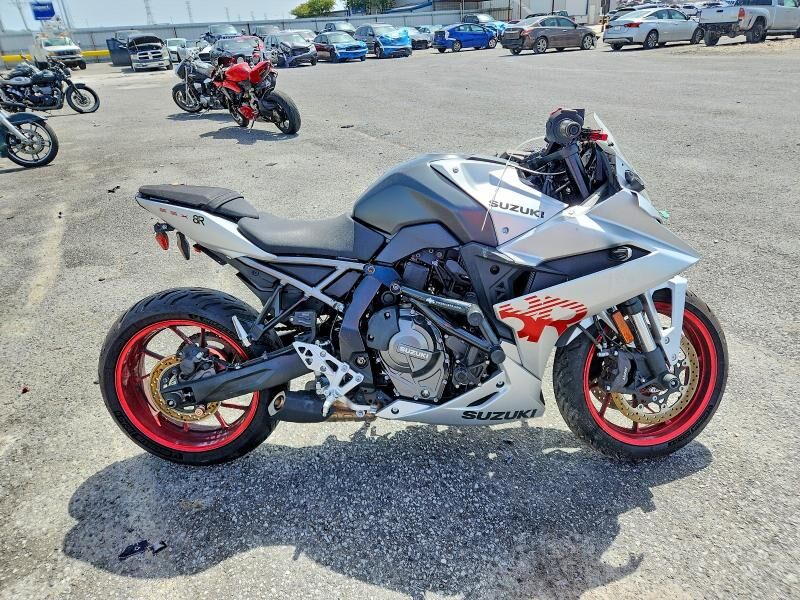 2024 SUZUKI GSX-8R