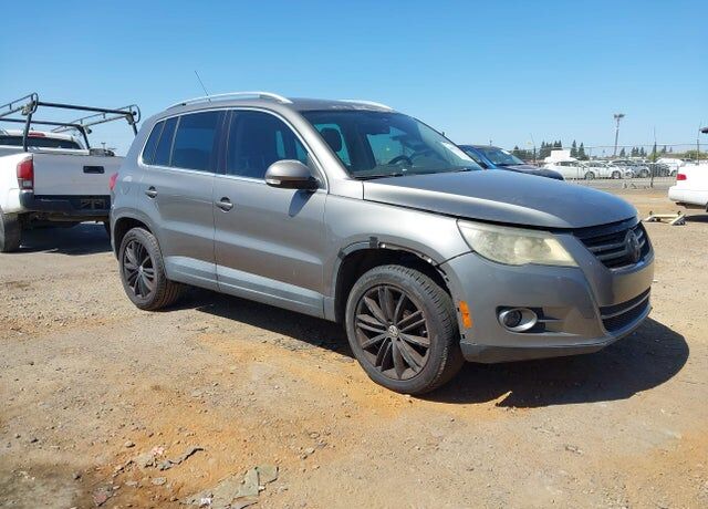 2009 VOLKSWAGEN Tiguan