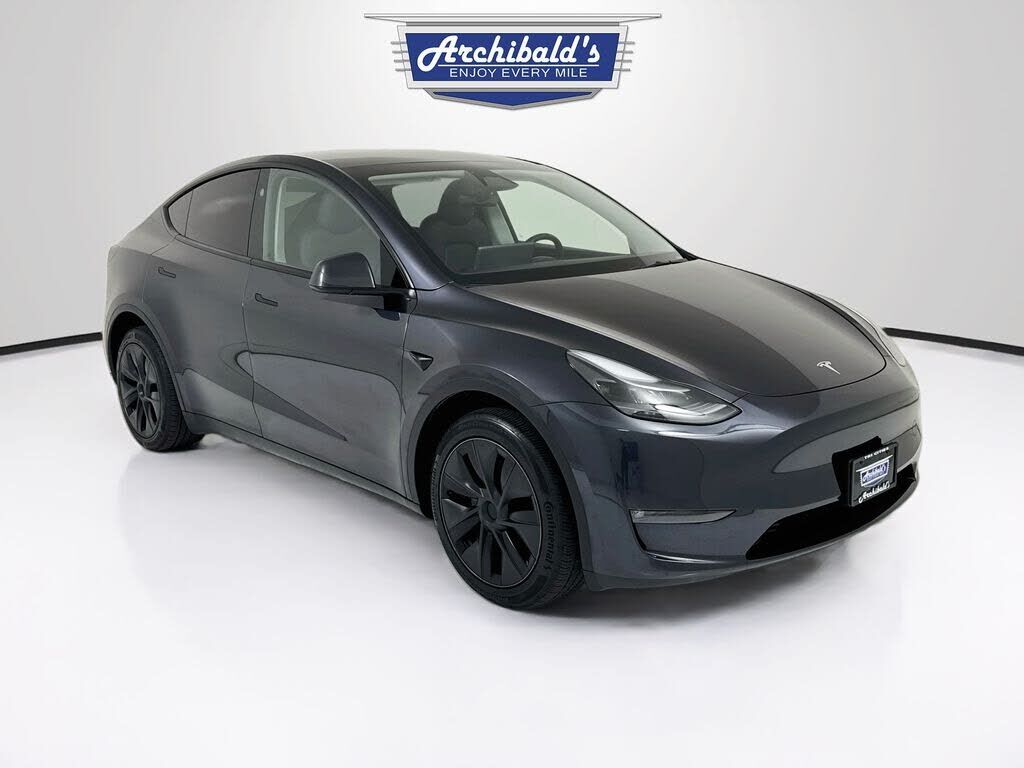2024 TESLA Model Y