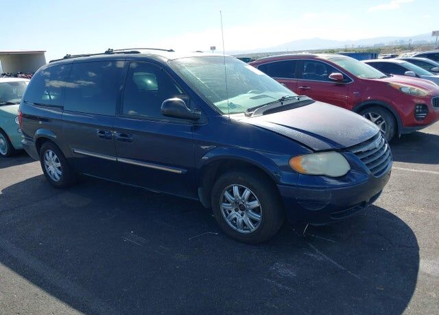 2005 CHRYSLER Town and Country