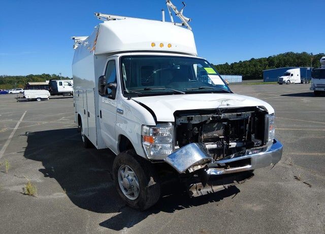 2022 FORD E-350