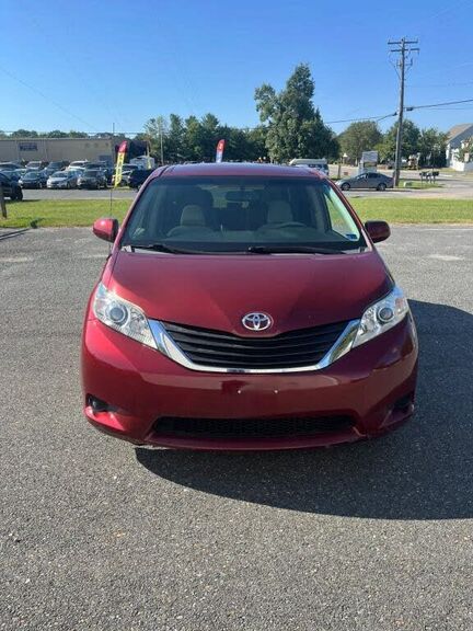 2011 TOYOTA Sienna