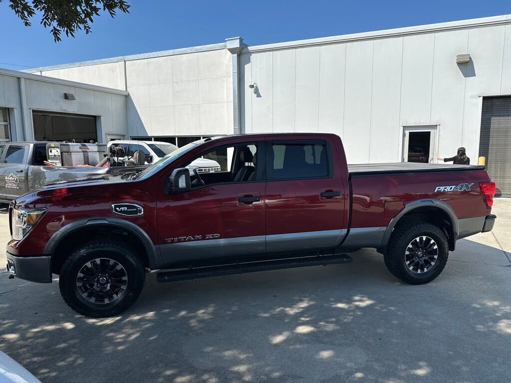 2017 NISSAN Titan