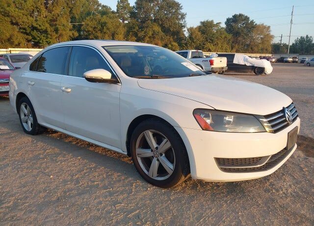 2012 VOLKSWAGEN Passat