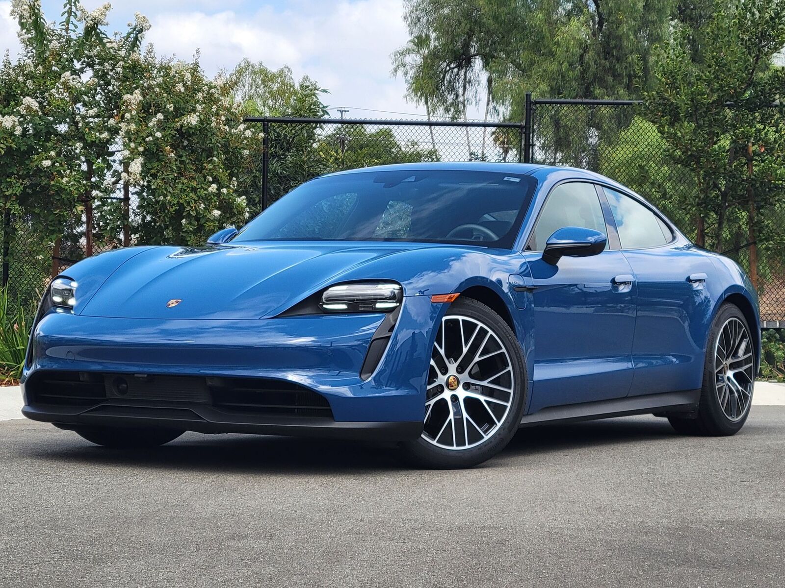 2024 PORSCHE Taycan