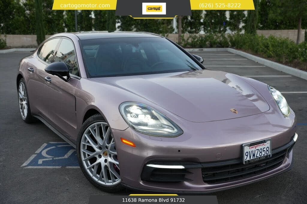 2018 PORSCHE Panamera