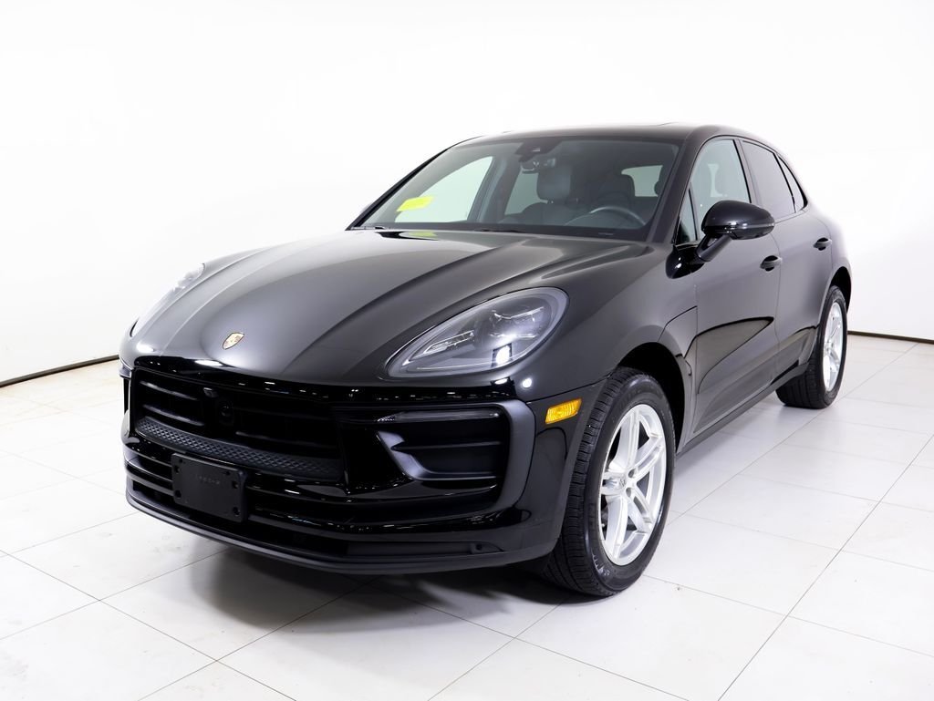 2024 PORSCHE Macan