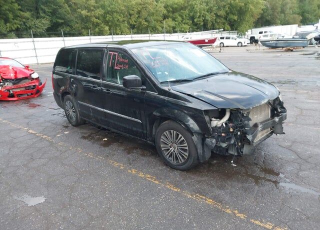 2014 CHRYSLER Town and Country