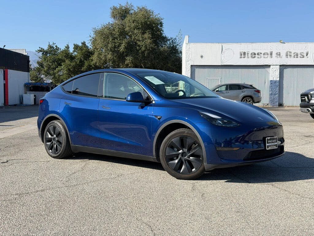 2024 TESLA Model Y
