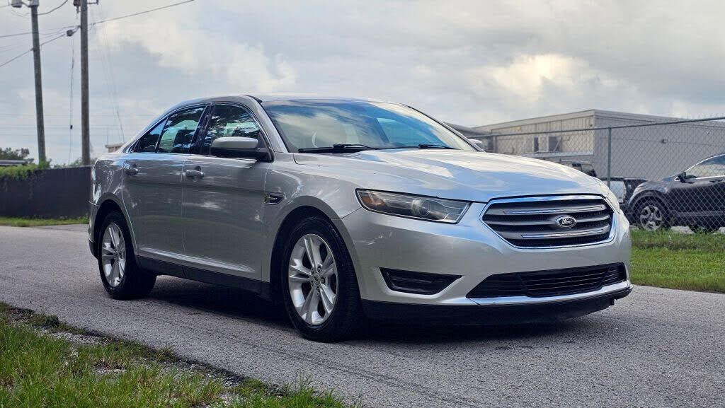 2014 FORD Taurus