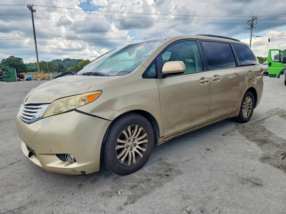 2014 TOYOTA Sienna