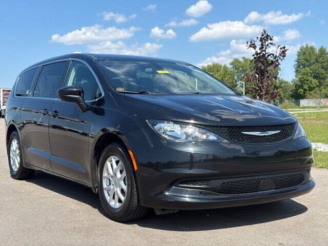 2022 CHRYSLER Voyager