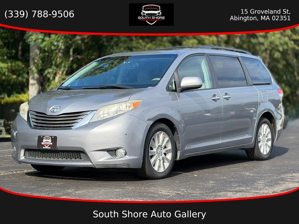 2011 TOYOTA Sienna
