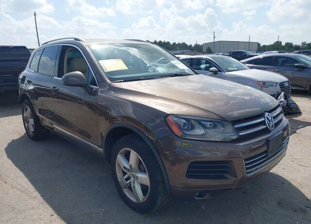 2013 VOLKSWAGEN Touareg