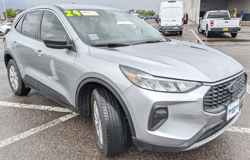 2024 FORD Escape