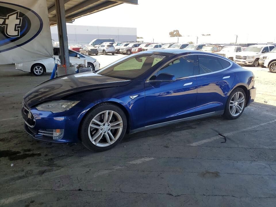 2015 TESLA Model S