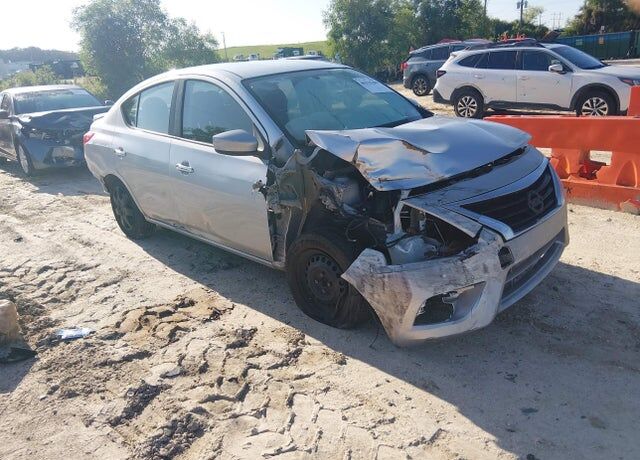 2015 NISSAN Versa