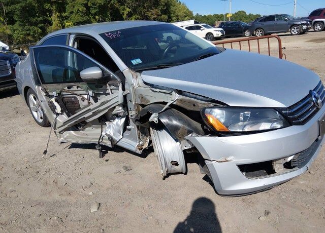 2014 VOLKSWAGEN Passat